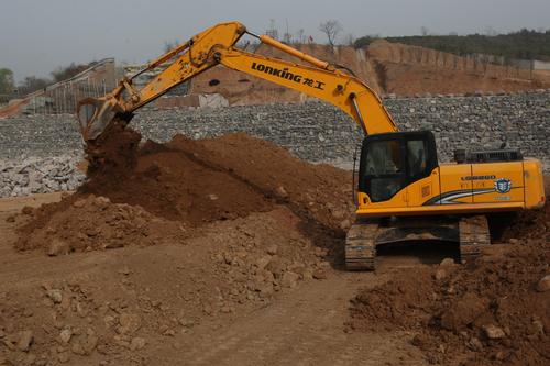 影视湖水库建设现场直击 土石方工程全线铺开，城市水系建设“加速跑”